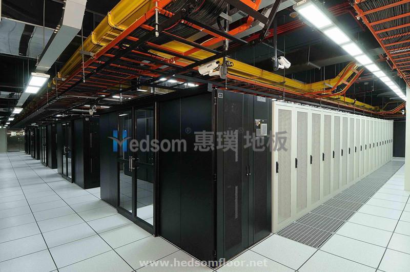 1618413260510267.jpg 數(shù)據(jù)機房2.jpg